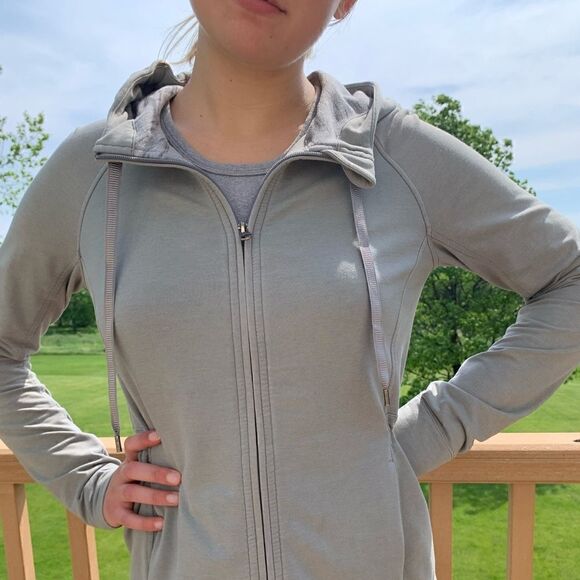 Lululemon gray sweatshirt Hoodie zip up drawstring coat size 8 - Picture 3 of 6